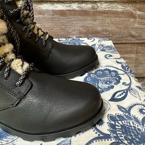 🖤NWT🖤 Sorel Emelie Short Lace Cozy Boot - Picture 5 of 9